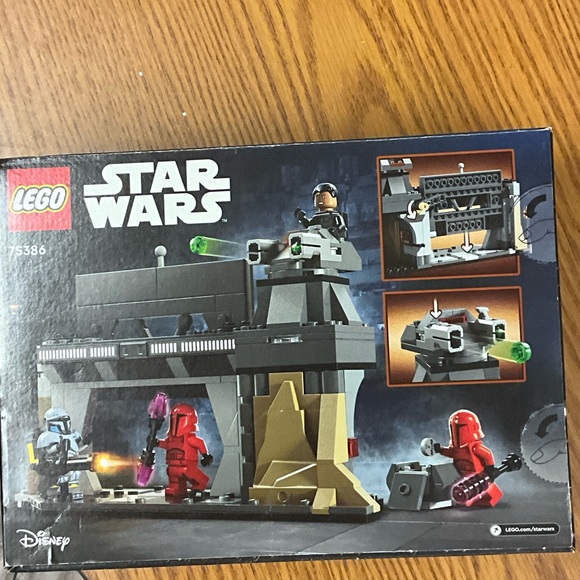 LEGO Star Wars Battle Set with Red Guards and Gray Build - Picture 2 of 2